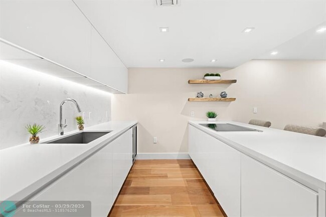 Building Photo - 701 N Fort Lauderdale Beach Blvd