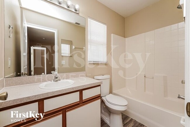 Building Photo - 474 Harvey Ave NE