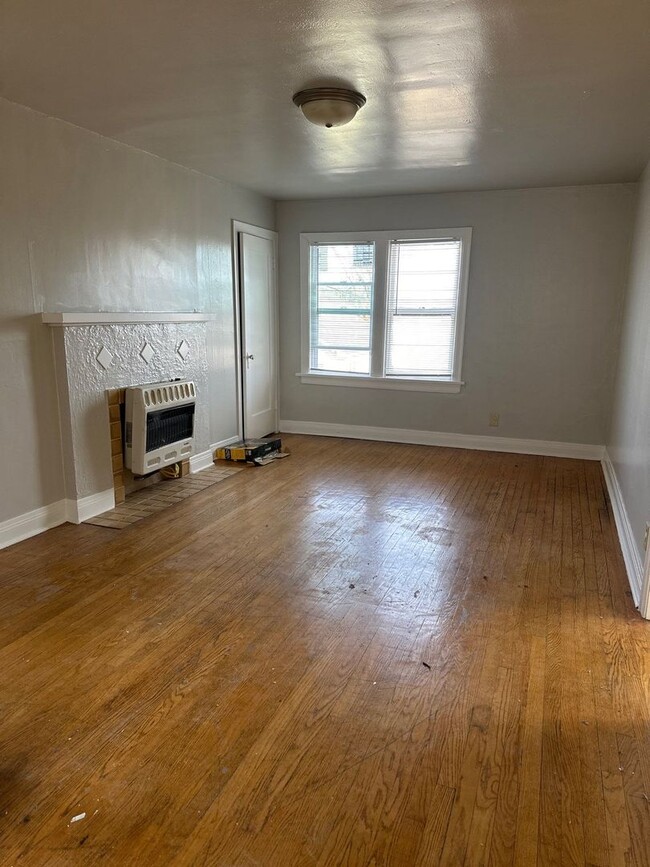 Building Photo - 1 bed 1 bath - Near Plaza District!