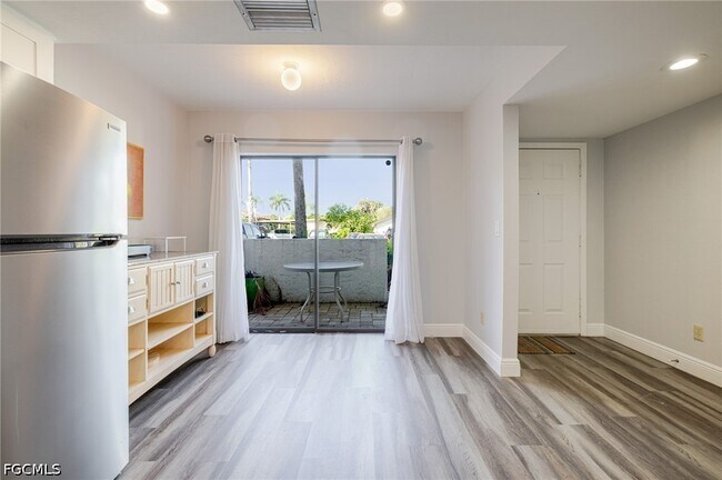 Building Photo - 600 Misty Pines Cir
