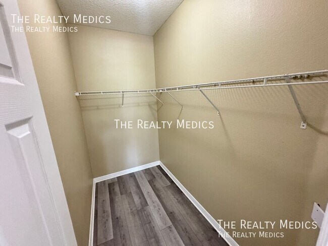 Building Photo - 2898 Oakwater Dr