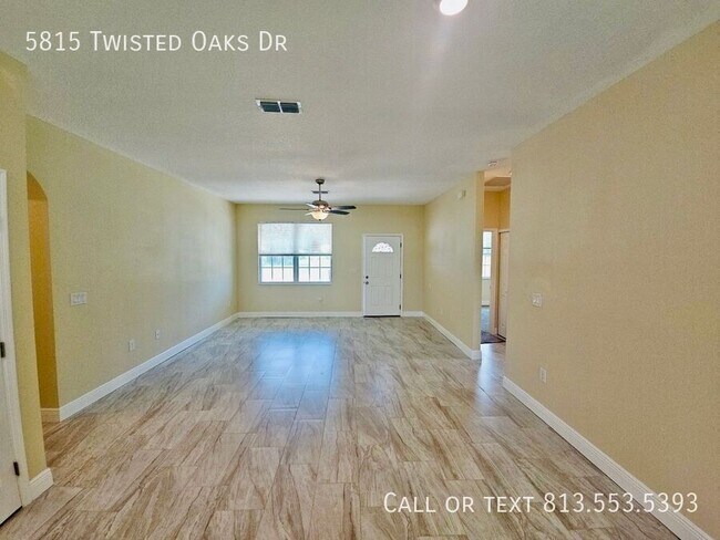 Building Photo - 5815 Twisted Oaks Dr