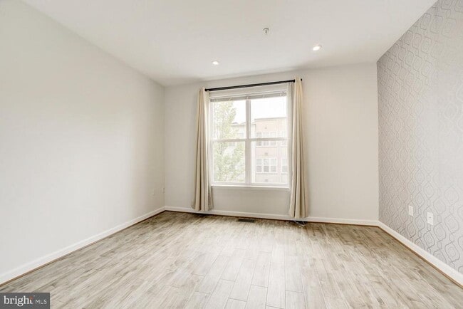 Building Photo - 2501 Sayles Pl SE