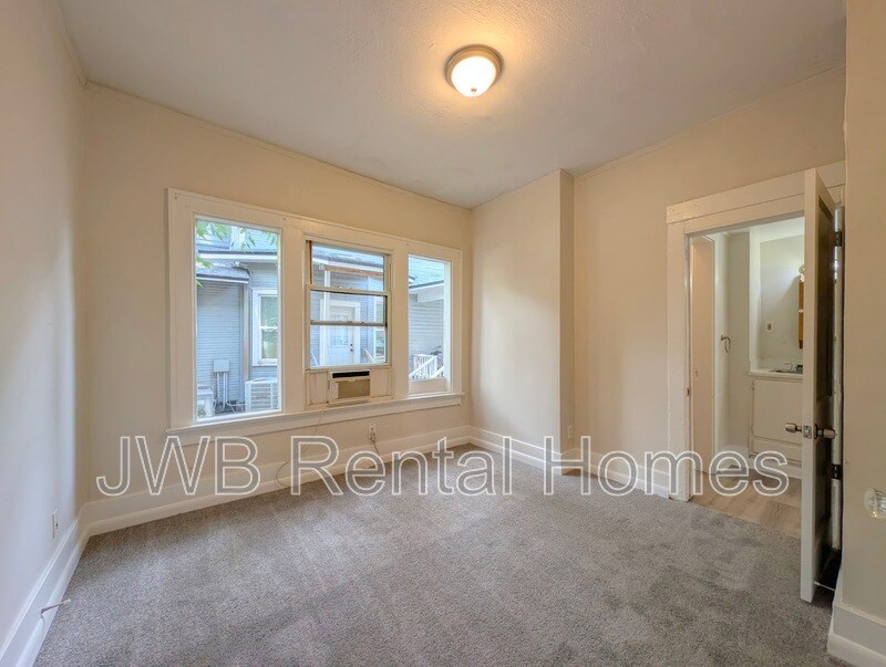 Building Photo - 2022 Dellwood Ave