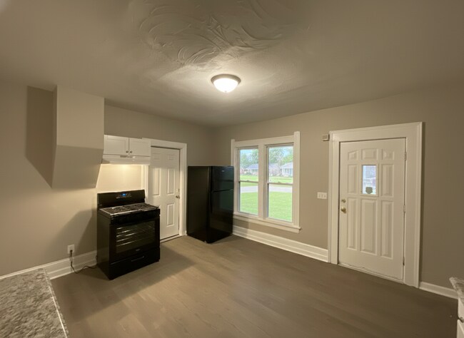 Building Photo - 1155 W 9th St