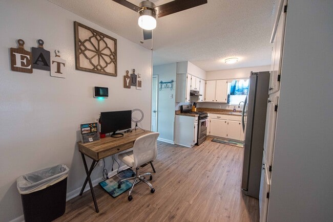 Building Photo - 9108 Peach Tree Ln