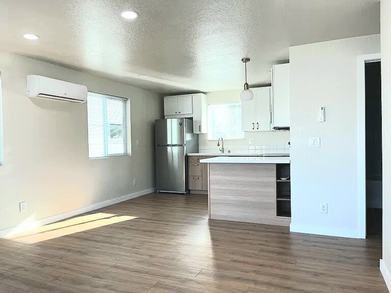 Building Photo - 4745 Delridge Way SW
