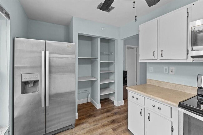 Building Photo - 503 SE 5th Cir