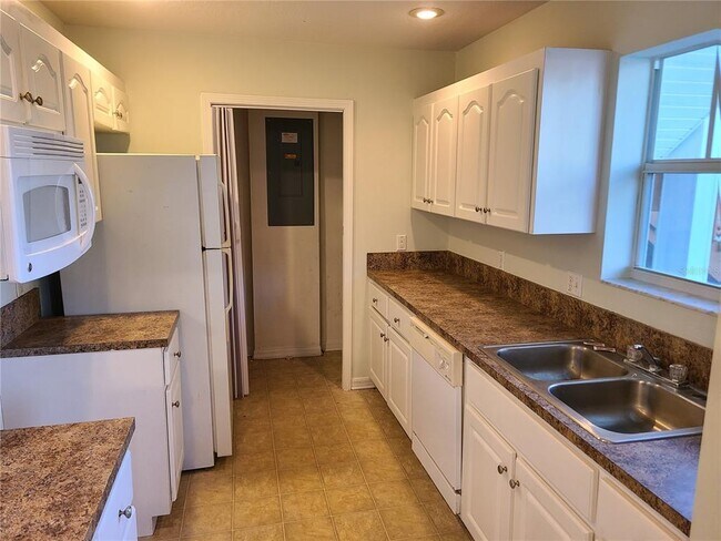 Building Photo - 6750 Moonglow Dr