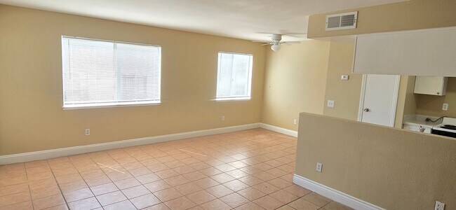 Building Photo - Stunning 2 Bed Condo in Highland | 1 Bath ...