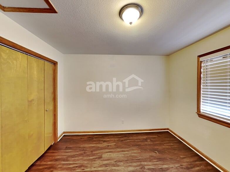 Building Photo - 522 N 8th Ct