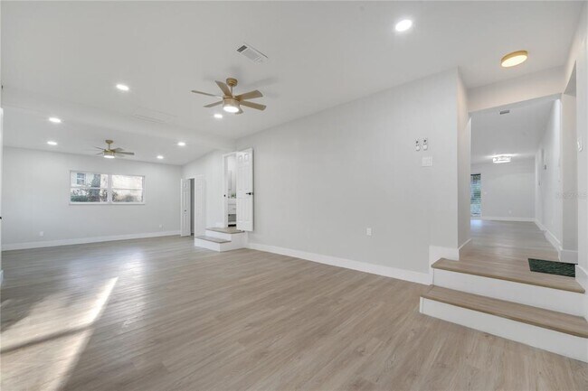 Building Photo - 7043 Carlene Dr