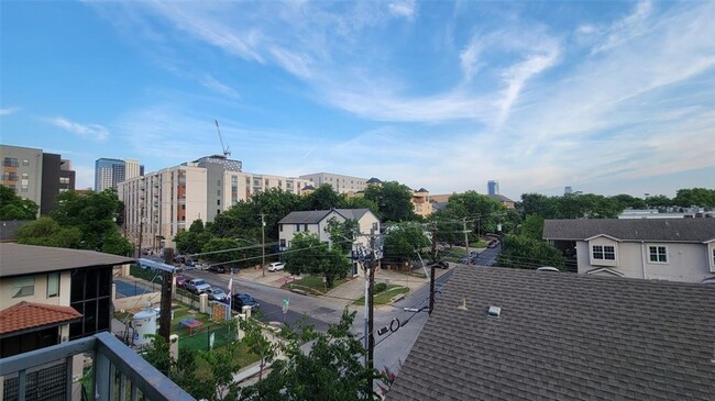 Building Photo - Texan Shoal Creek #404