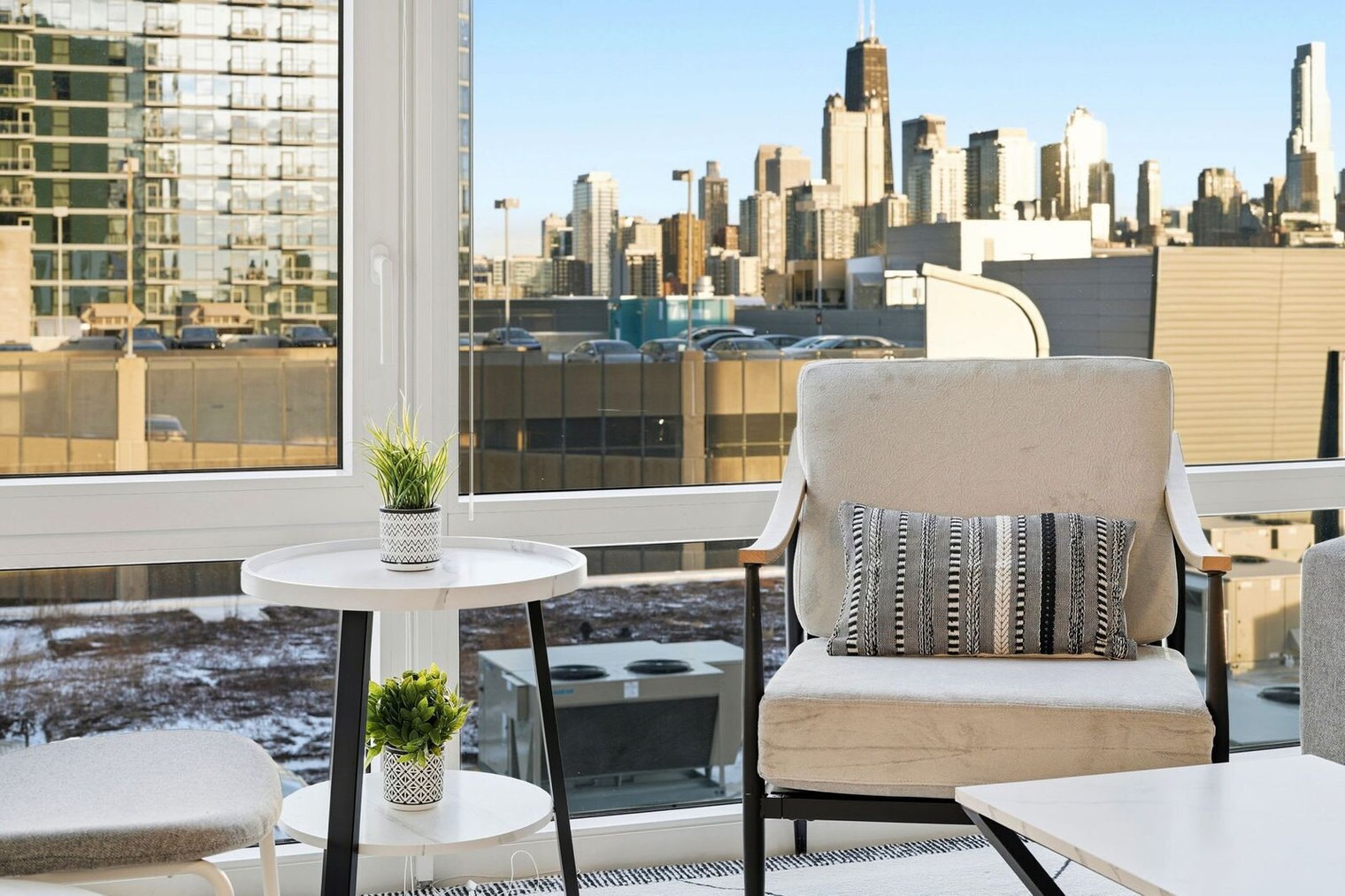 Building Photo - 853 W Blackhawk St