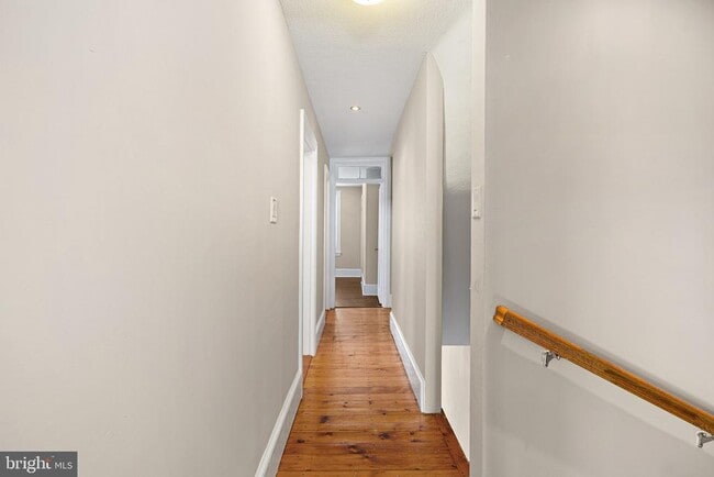 Building Photo - 161 Hermitage St