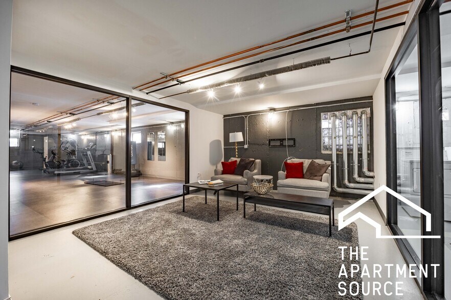 Building Photo - 7521 N Sheridan Rd