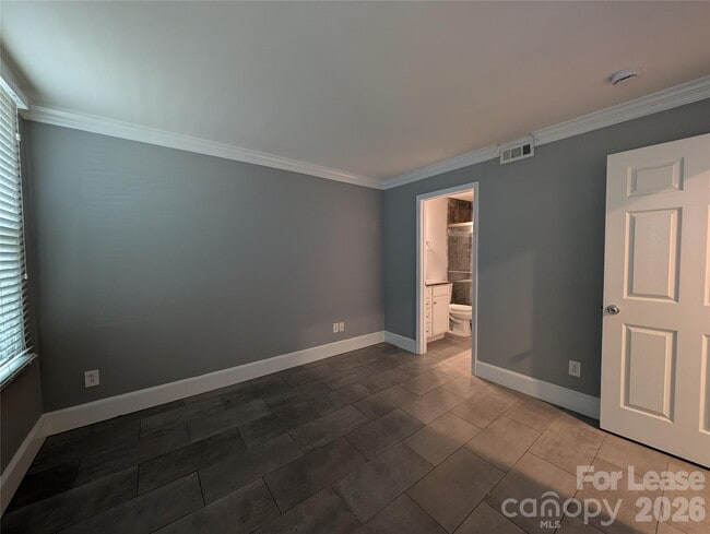 Building Photo - 306 S Cedar St