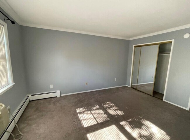 Building Photo - 250 Beechwood Ave