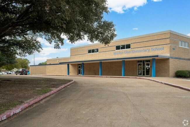 Building Photo - 7310 Arista Dr
