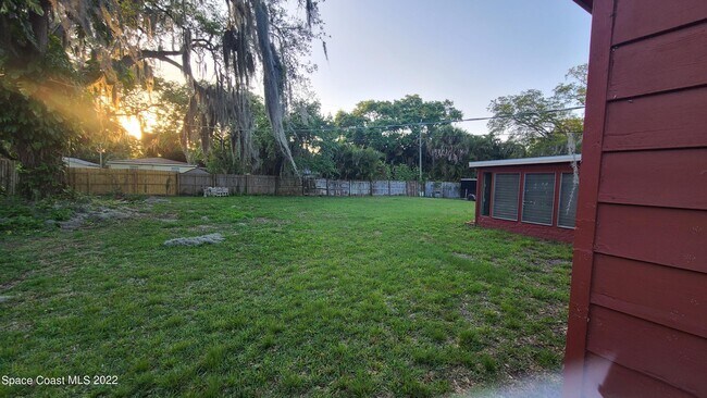 Building Photo - 123 East Ct