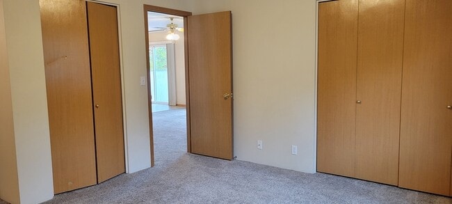 Building Photo - 228 SW Westholm Ave