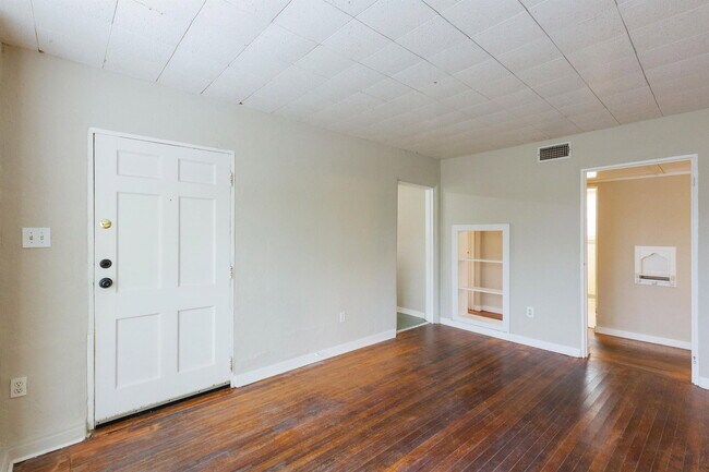 Building Photo - 3809 Maplewood Ave