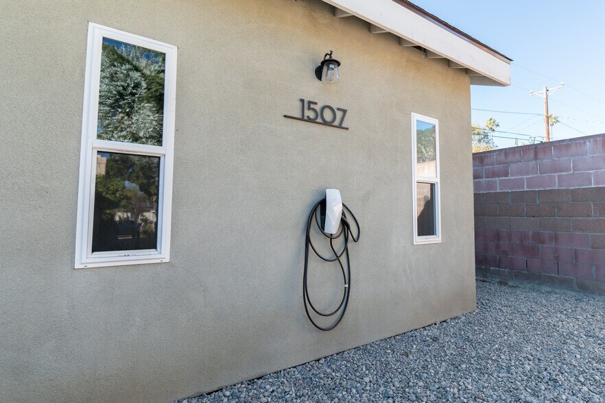 Building Photo - 1507 Valencia Ave