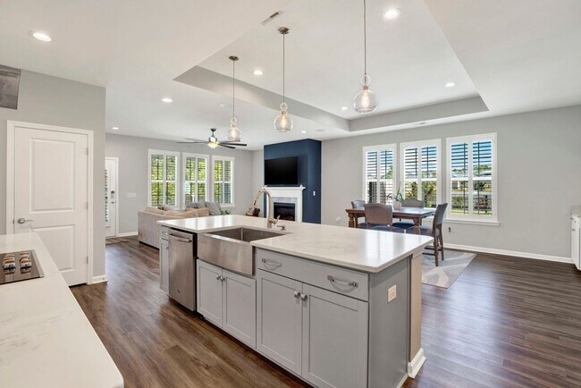 Building Photo - Savannah Quarters!