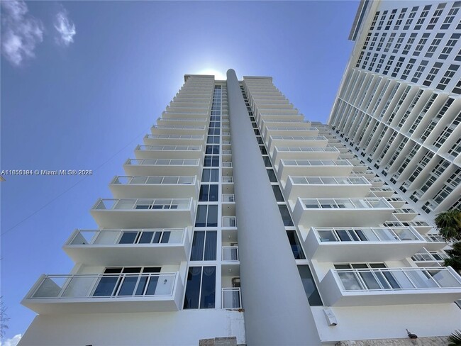 Building Photo - 2030 S Ocean Dr