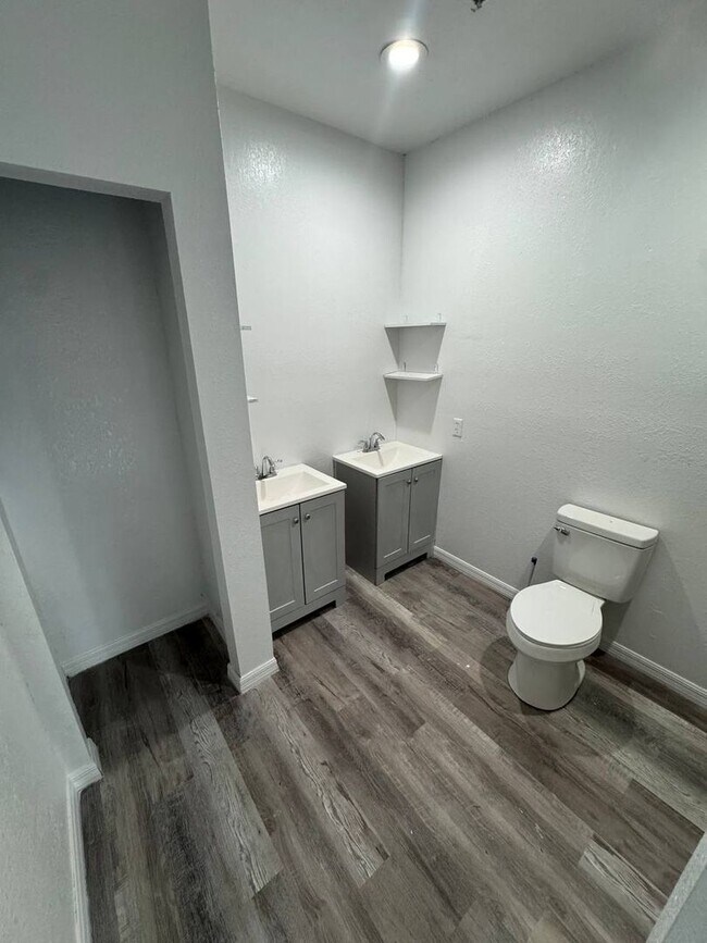 Building Photo - Spacious 3-Bedroom Home with a Charming Backyard in Lakeland, FL!