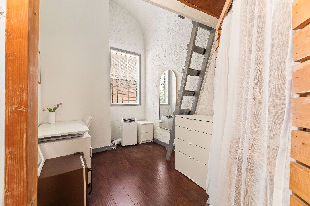 Building Photo - 2814 Ellendale Pl