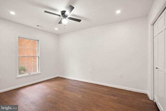 Building Photo - 7256 Glen Hollow Ct