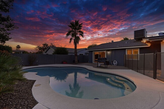 Building Photo - 4 Bed Home in Scottsdale Quarter!!