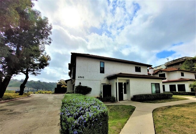 Primary Photo - Upgraded townhome in central location !