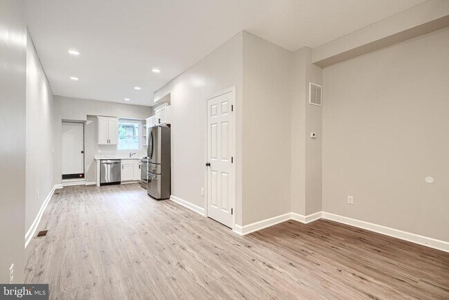 Building Photo - 1704 E Lafayette Ave