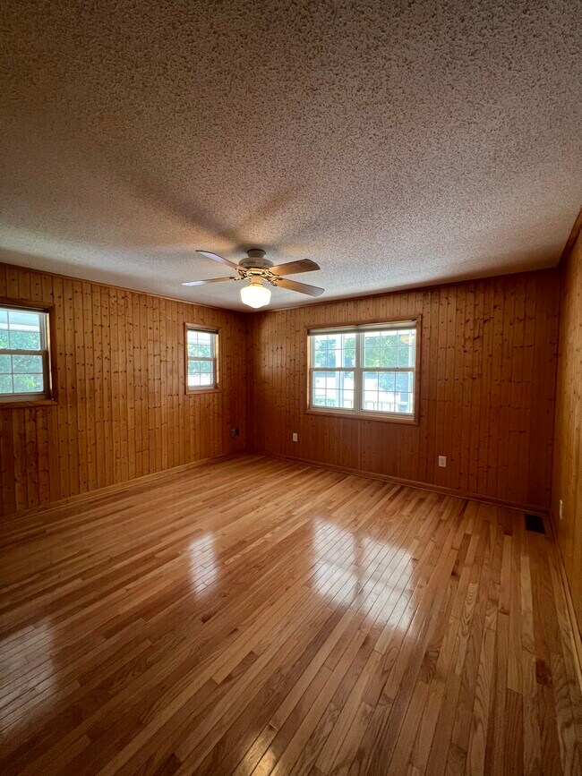 Building Photo - 571 Big Sky Rd