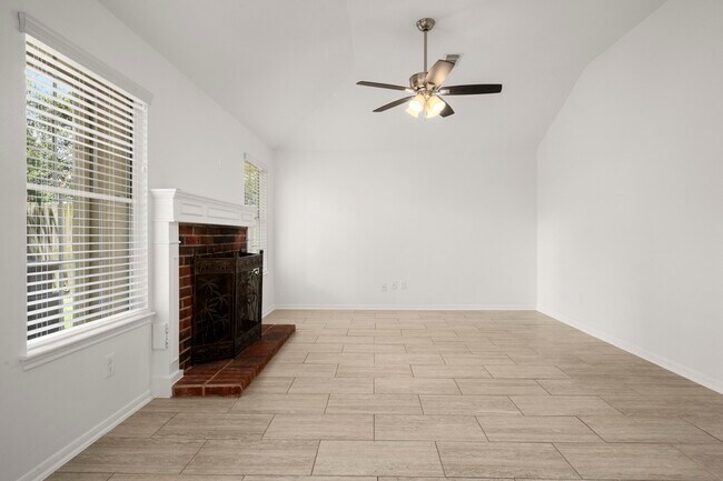 Building Photo - 16014 Lakestone Dr