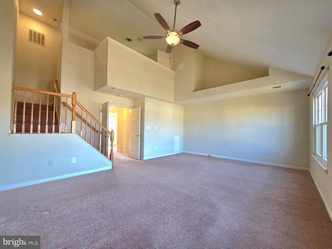 Building Photo - 3989 Hartlake St