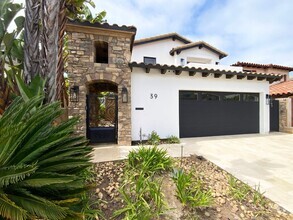 Building Photo - Home on the Channel with Boat Dock