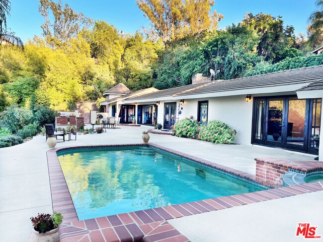 Primary Photo - 12751 Mulholland Dr