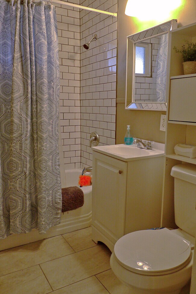 Building Photo - 3428 Charlotte St