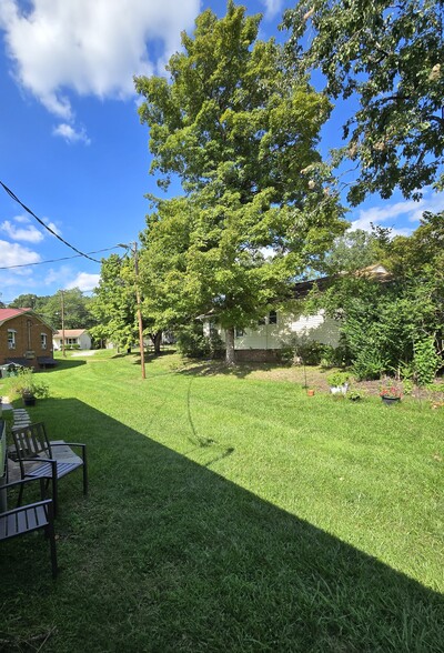 Large back yard. - 511 Reid St