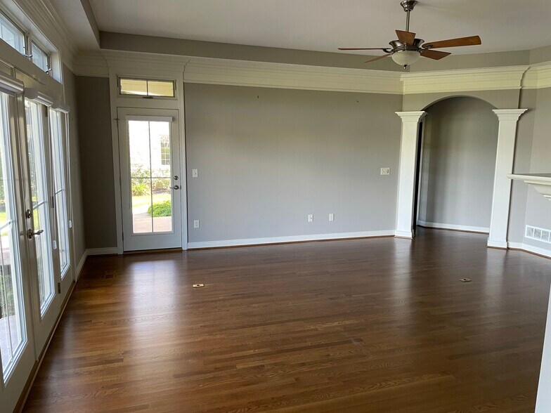 Building Photo - 4217 Village Club Dr