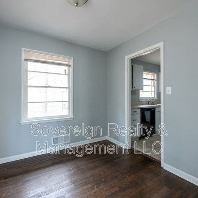 Building Photo - 4085 Kenora Dr SW