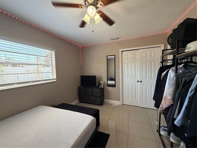 Building Photo - 2926 W St John St