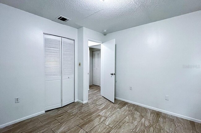 Building Photo - 10 York Ct