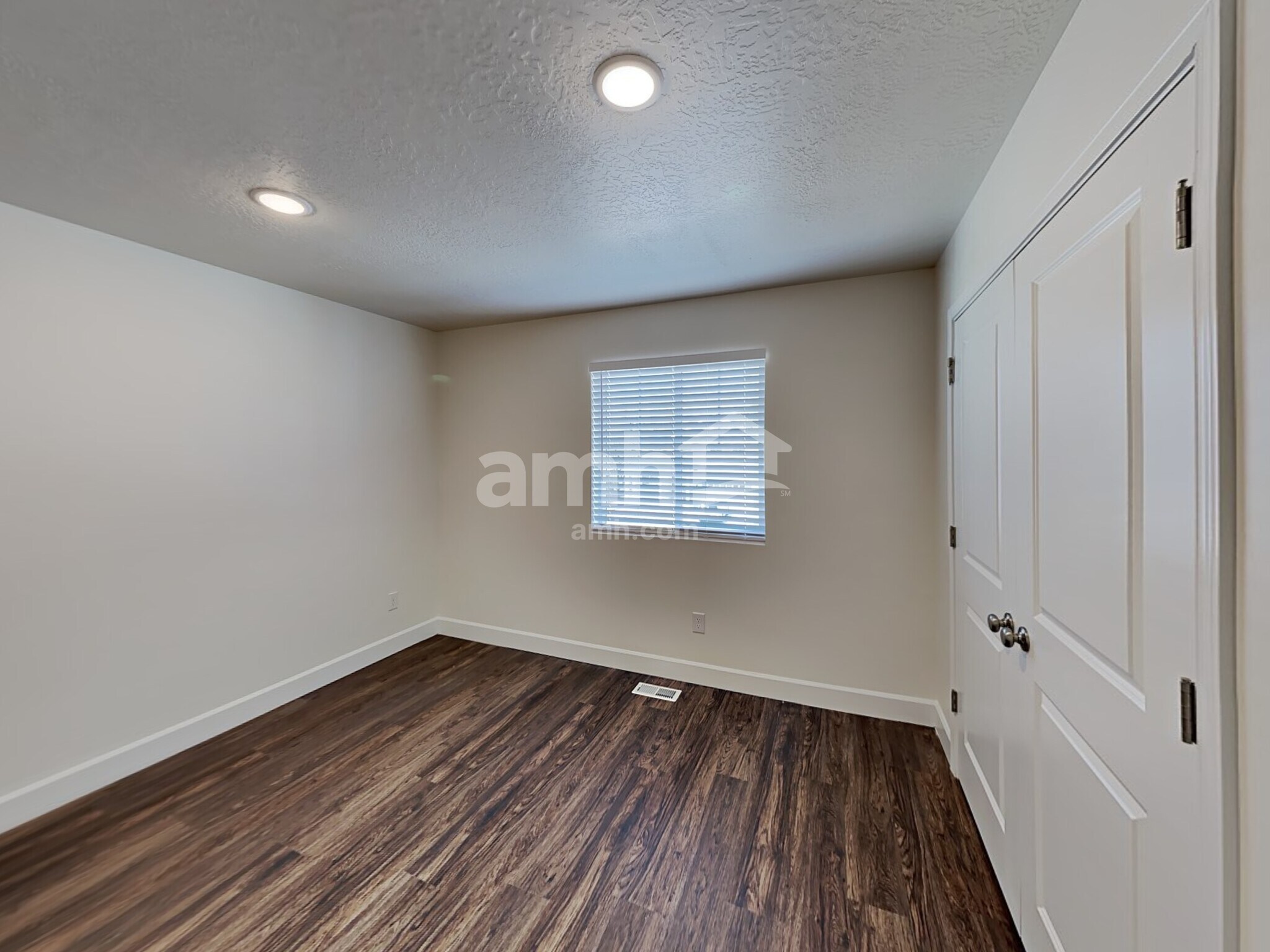 Building Photo - 2184 E Silverado Ln