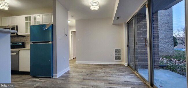 Building Photo - 1600 Renate Dr