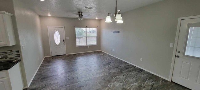 Building Photo - Beautiful property with granite countertops!