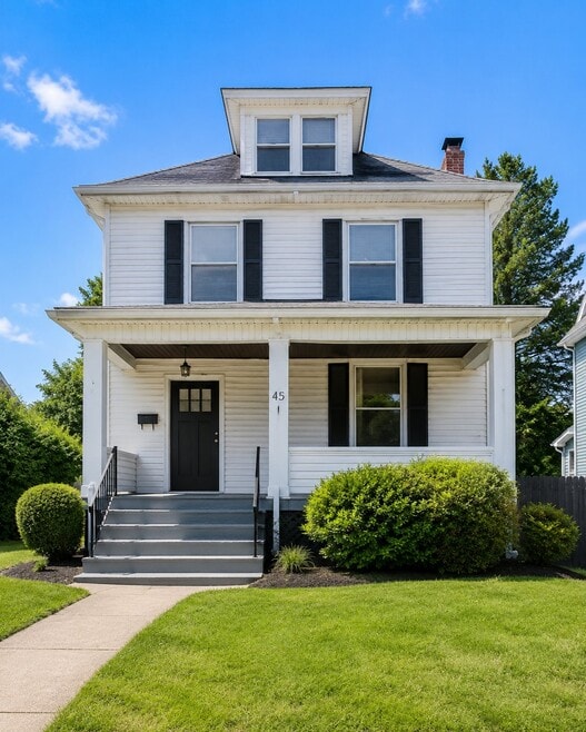 Building Photo - 305 E Leasure Ave
